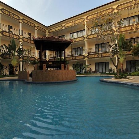 Yusro Hotel Restaurant & Convention Jombang Luaran gambar
