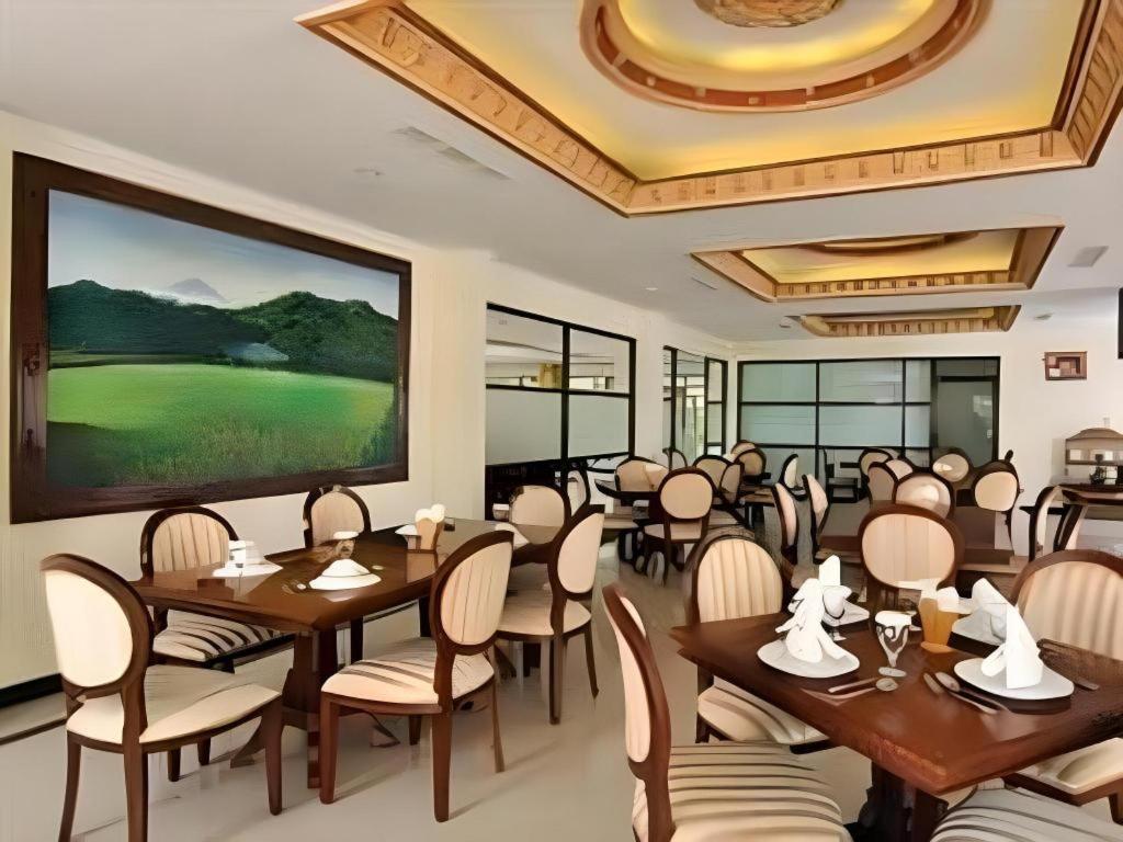Yusro Hotel Restaurant & Convention Jombang Luaran gambar