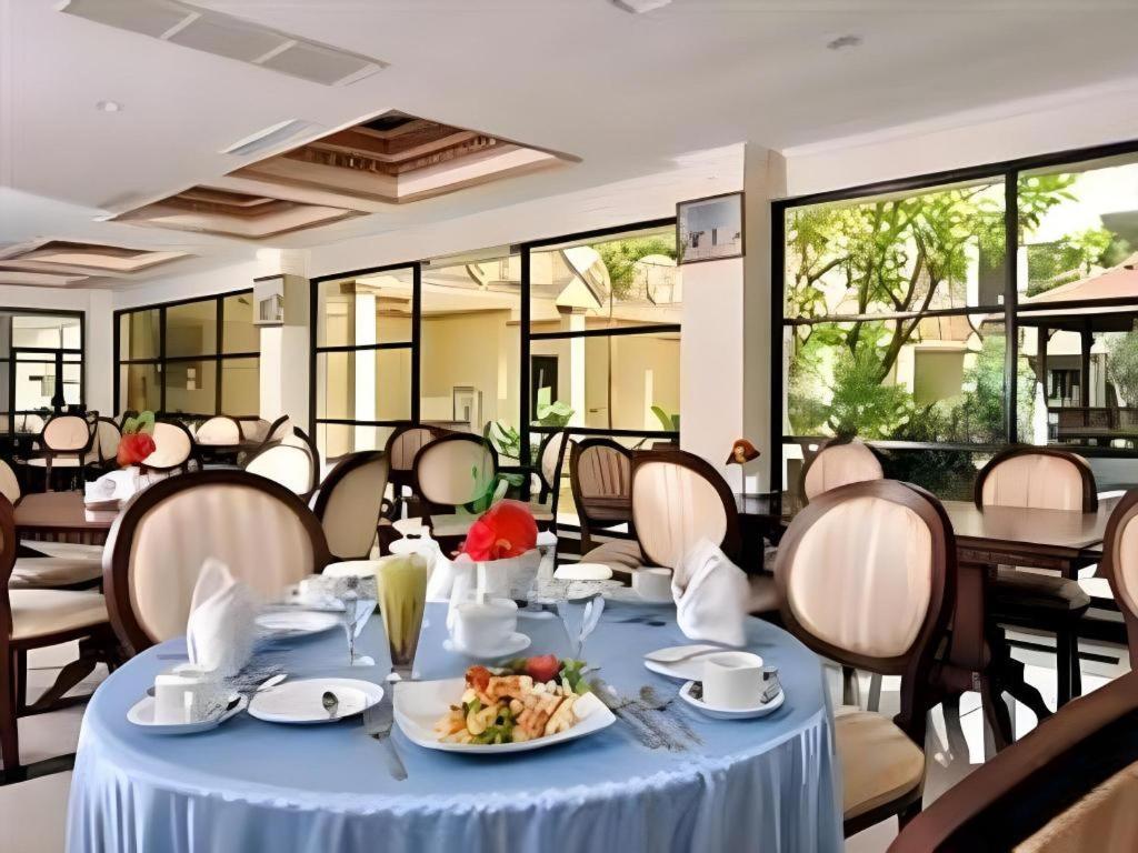 Yusro Hotel Restaurant & Convention Jombang Luaran gambar