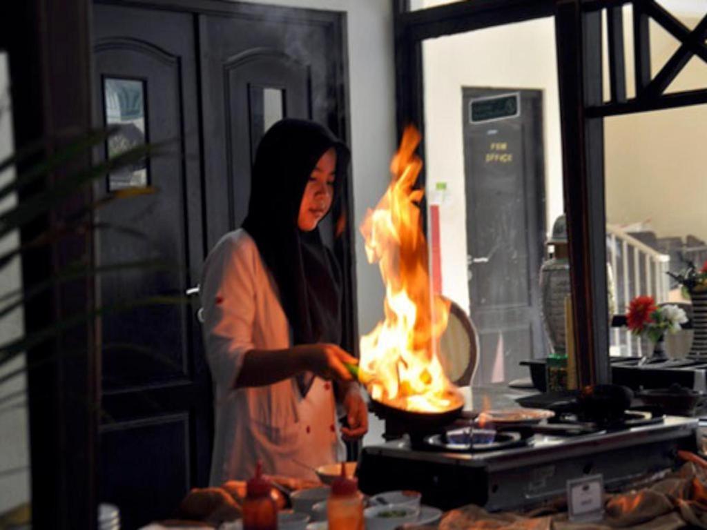 Yusro Hotel Restaurant & Convention Jombang Luaran gambar