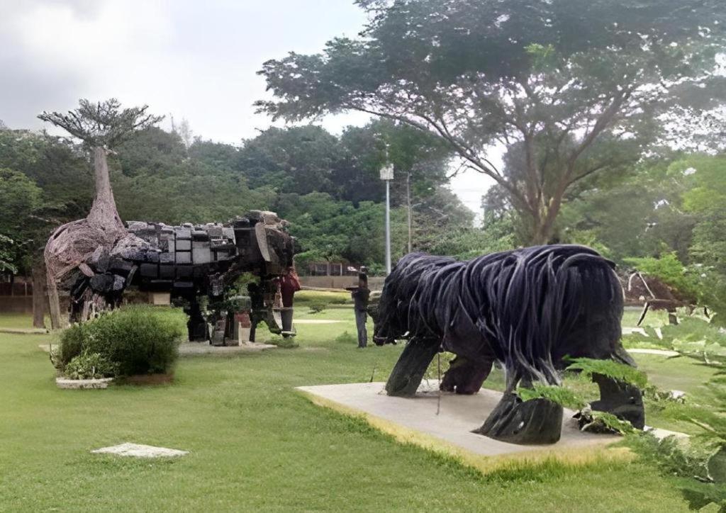 Yusro Hotel Restaurant & Convention Jombang Luaran gambar