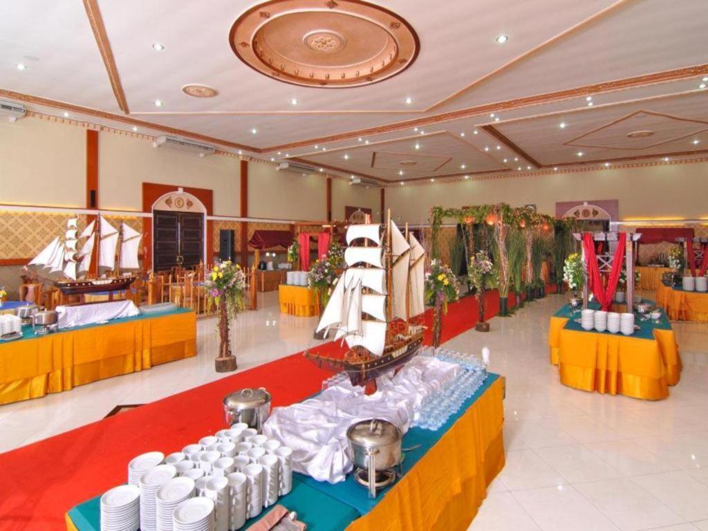 Yusro Hotel Restaurant & Convention Jombang Luaran gambar