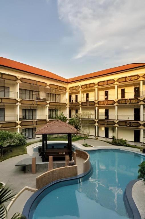 Yusro Hotel Restaurant & Convention Jombang Luaran gambar