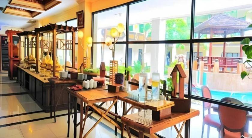 Yusro Hotel Restaurant & Convention Jombang Luaran gambar