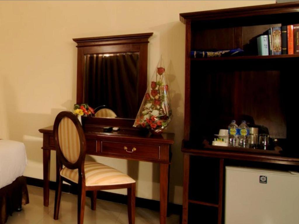 Yusro Hotel Restaurant & Convention Jombang Luaran gambar